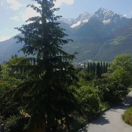 La Pace Della Montagna Alle Porte Della Citta *